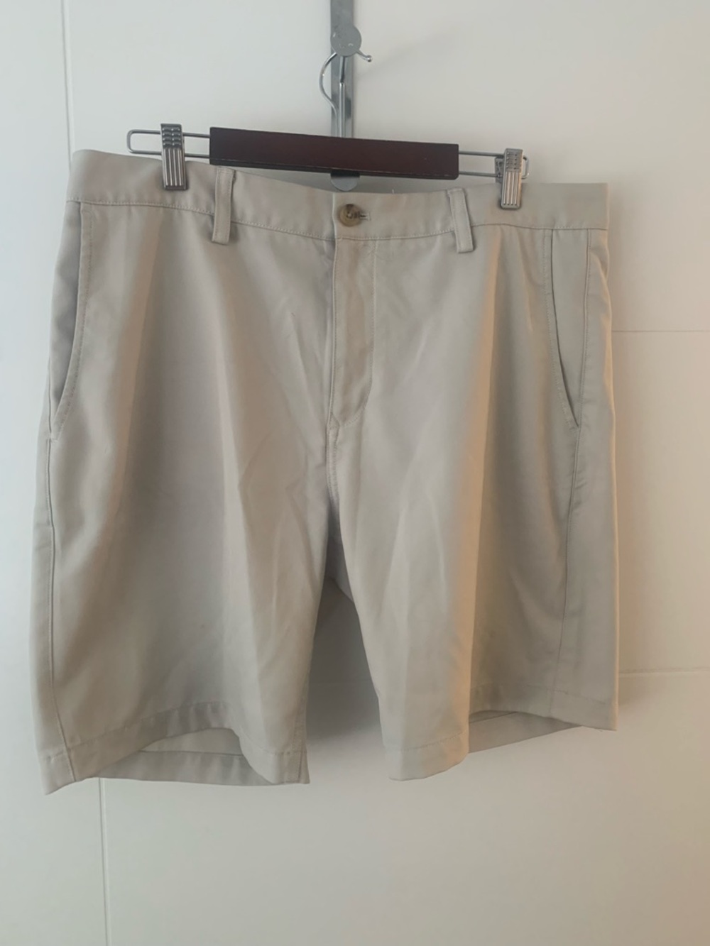 Vineyard Vines Men's Khaki Flat-Front Shorts  A13